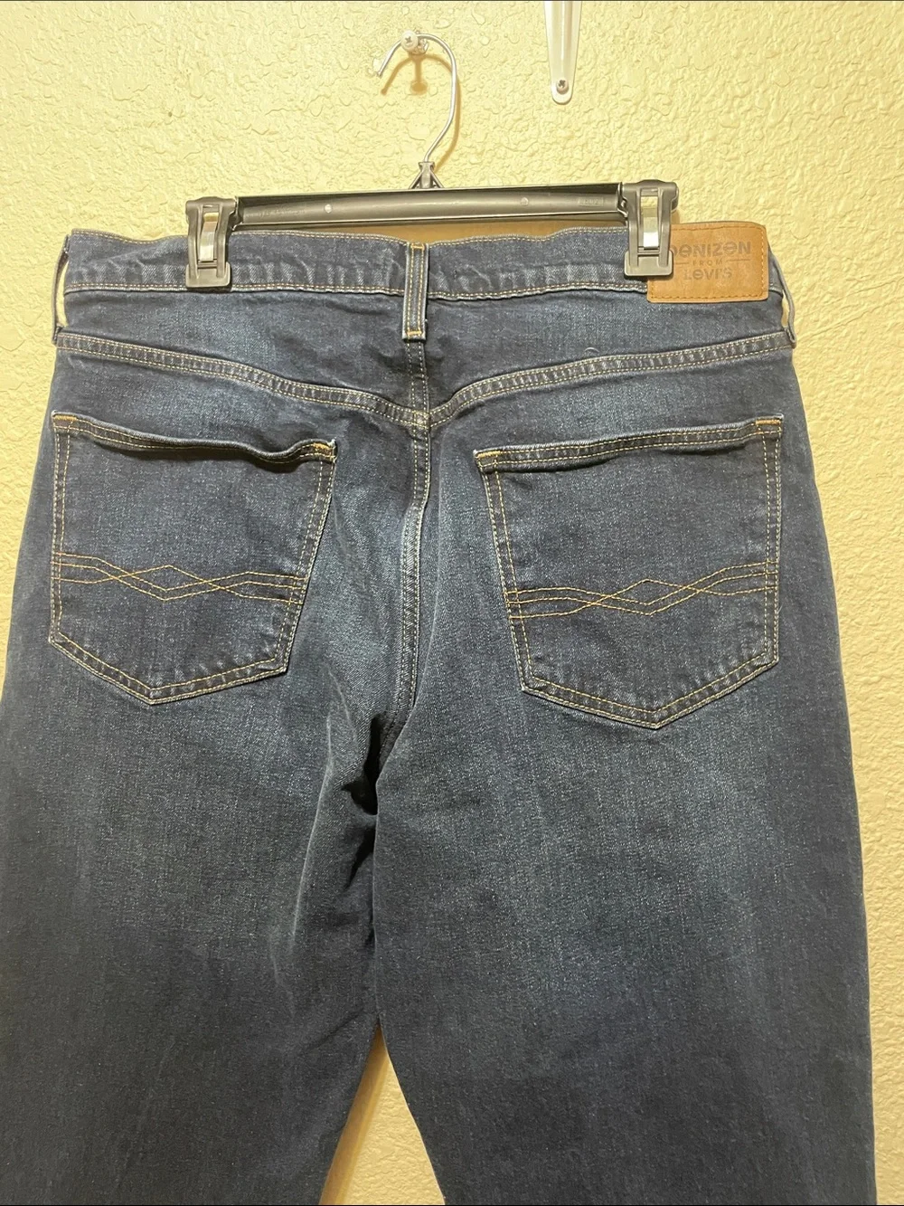 Denizen From Levi's 231 Athletic Men's Jeans. Good Condition. Size 36 by 34.